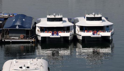 수상 대중교통 한강버스가 서울 여의도 한강 선착장에 정박해 있다. 뉴시스