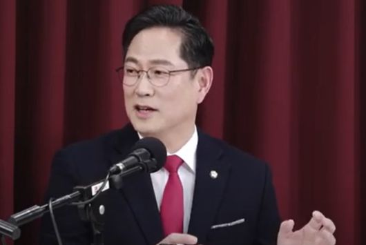 박수영 국민의힘 의원이 14일 TV조선 유튜브 '뉴스트라다무스'에 나와 한덕수 대통령 권한대행 국무총리의 대선 경쟁력 등에 대해 밝히고 있다. 유튜브 '뉴스트라다무스' 채널 캡처