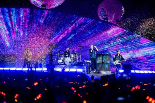 쏟아지는 무지개색 컨페티 속 고양벌 객석을 빼곡하게 채운 관객들 역시 자리에서 점프를 하고 함성을 지르며 열광적으로 공연을 즐겼다. 라이브네이션코리아 제공