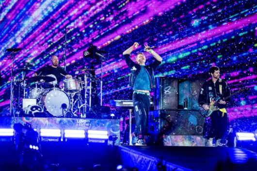 콜드플레이는 16일 고양시 일산서구 고양 종합운동장에서 월드 투어 '뮤직 오브 더 스피어스' 일환으로 열린 내한 공연의 포문을 열었다. 라이브네이션코리아 제공