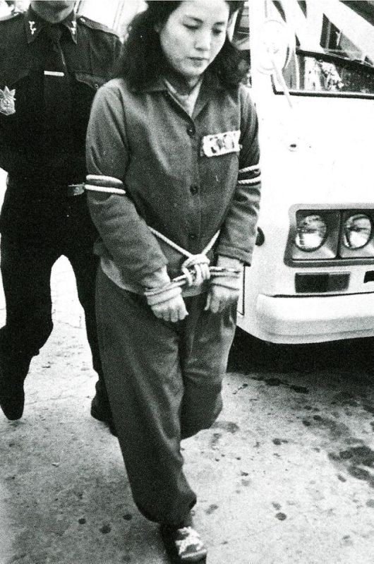 1982년 5월 7일 부부 어음사기 사건으로 구속된 장영자씨. 한국일보 자료사진