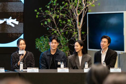 22일 GS아트센터에서 열린 기자간담회에 참석한 아메리칸발레시어터 한국인 무용수들. 왼쪽부터 서희, 안주원, 박선미, 한성우. GS아트센터 제공