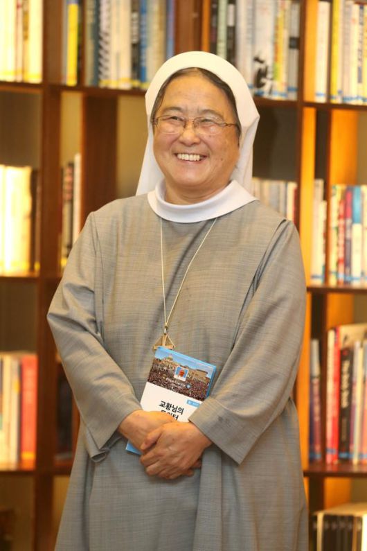 2014년 책 '교황님의 트위터'를 출간한 이해인 수녀. 연합뉴스