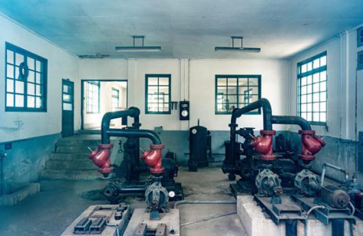 강원 동해시 동해 구 상수시설 기계실 내에 장비들이 남아 있다.