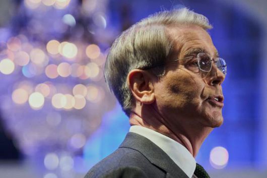 스콧 베선트 미국 재무장관이 23일 워싱턴 윌라드호텔에서 열린 국제금융연구소 글로벌 전망 포럼에 참석해 연설하고 있다. 워싱턴=AP 연합뉴스