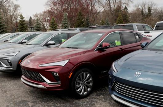 18일 미국 미시간주 디트로이트에 있는 뷰익 GMC 대리점 부지에 뷰익 SUV가 주차돼 있는 모습. 로이터 연합뉴스