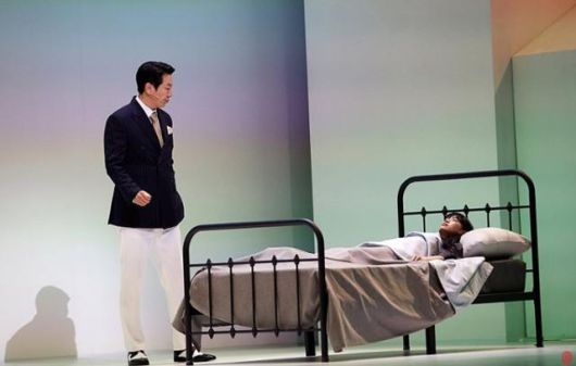 김수로가 연극 '시련' 무대에서 공연하고 있다. 더블케이엔터테인먼트 제공