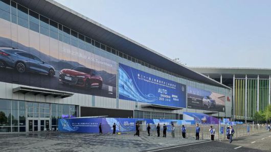 '2025 오토상하이'가 열린 중국 상하이 국립전시컨벤션센터 앞. 한국자동차기자협회 제공