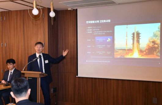 이상철 한국항공우주연구원 원장이 29일 서울 중구의 한 식당에사 열린 취임 100일 기자간담회에 참석해 항우연의 주요 사업에 대해 설명하고 있다. 항우연 제공
