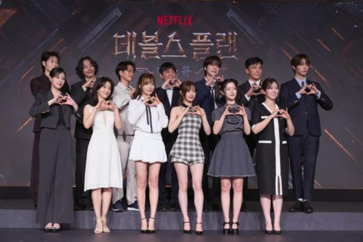 '데블스 플랜: 데스룸'의 제작발표회가 진행됐다. 이 자리에는 정종연 PD와 이세돌 규현 강지영 윤소희 세븐하이 이승현 정현규 최현준 츄 김하린 박상연 손은유 티노가 참석했다. 넷플릭스 제공