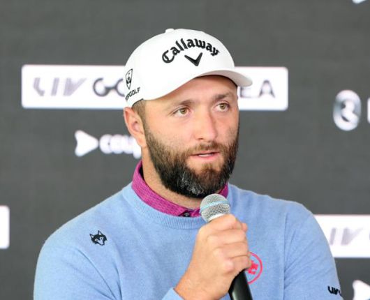 욘 람이 취재진의 질문에 답하고 있다. 뉴시스