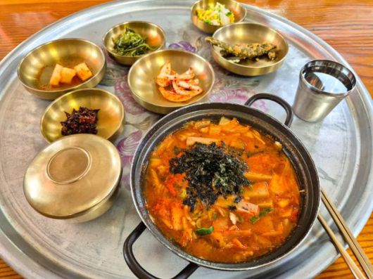 메밀묵을 넣은 경북 영주의 향토 음식 '태평초'.