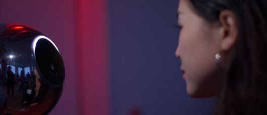 홍채를 인식하는 첨단 카메라 '오브'로 월드코인 이용을 위한 신원 인증을 하고 있다. 툴스 포 휴머니티(TFH) 제공