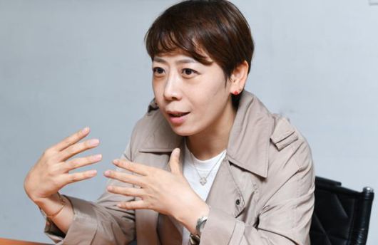 '세상을 비집고'를 연출한 최복희 PD가 2022년 한국일보와 인터뷰하고 있다. 김하겸 인턴기자