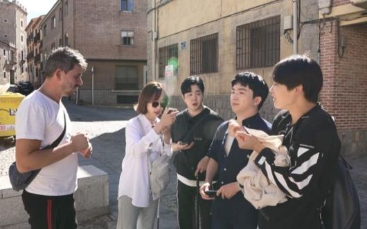 EBS '세상을 비집고-해외 원정대'에서 출연진이 스페인을 여행하는 모습. EBS 제공