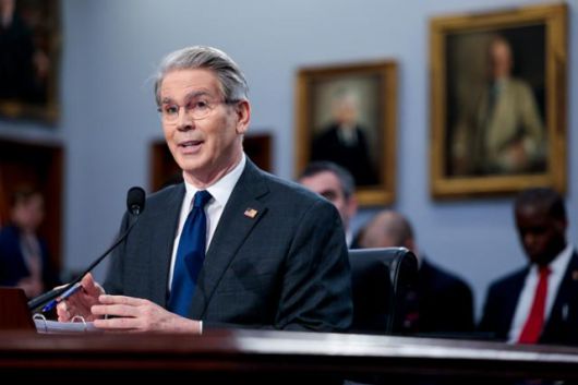 스콧 베선트 미국 재무장관이 6일 워싱턴에서 열린 청문회에서 발언하고 있다. 워싱턴=EPA 연합뉴스