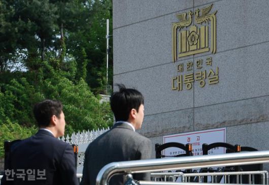 이른바 '순직 해병 수사 외압 사건' 관련 고위공직자범죄수사처 검사와 수사관들이 7일 서울 대통령 비서실 압수수색을 시도하고 있다. 왕태석 선임기자