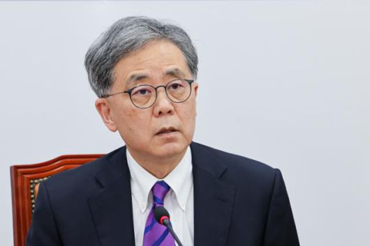 김현종 더불어민주당 트럼프 행정부 관세정책 대응을 위한 통상안보TF 단장이 지난달 28일 서울 여의도 국회에서 열린 TF 2차 회의에 참석해 모두 발언하고 있다. 뉴스1