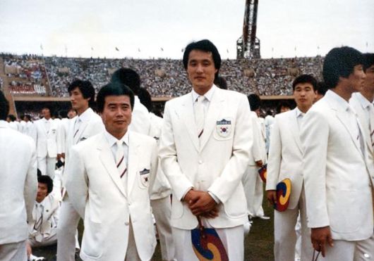 국가대표 시절 강만수(가운데). 한국일보 자료사진