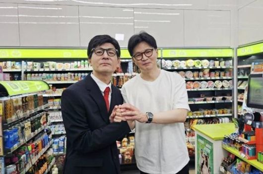 한동훈(오른쪽) 전 국민의힘 대표와 그를 흉내 낸 개그맨 정성호. 한동훈 페이스북