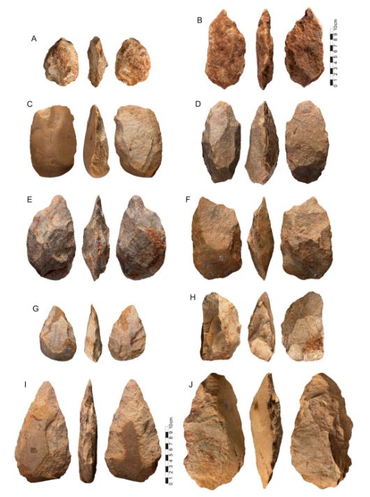그란 돌리나 동굴에서 출토된 아슐리안 주먹도끼들.