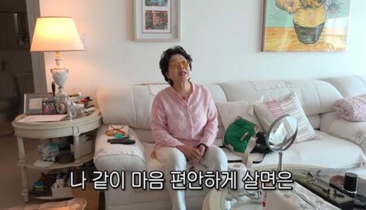 배우 선우용여가 지난달 29일 자신의 유튜브에서 건강 비결을 말하고 있다. 유튜브 '순풍 선우용여' 캡처