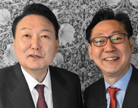 윤석열 전 대통령(왼쪽)과 김대남 전 대통령실 행정관. 김 전 행정관 인스타그램 계정 캡처