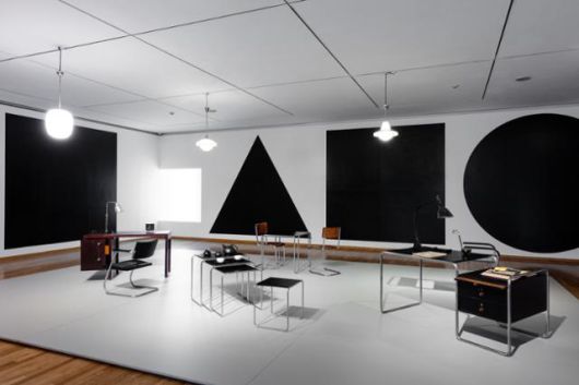 서울 금호미술관에서 2019년 열린 '바우하우스와 현대 생활' 전시에 마르셀 브로이어, 루드비히 미스 반데어로에, 마리안느 브란트 등 주요한 디자이너의 작품들이 전시돼 있다. 금호미술관 제공