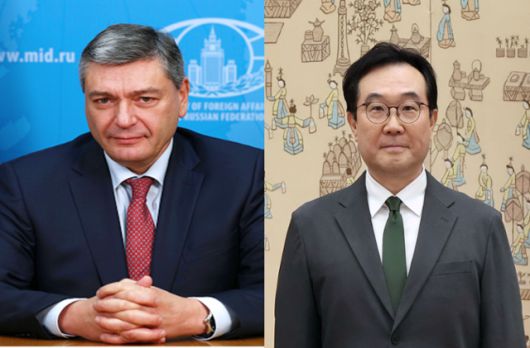 이도훈(오른쪽 사진) 주러시아 한국대사와 안드레이 루덴코 러시아 외무차관. 한국일보 자료사진