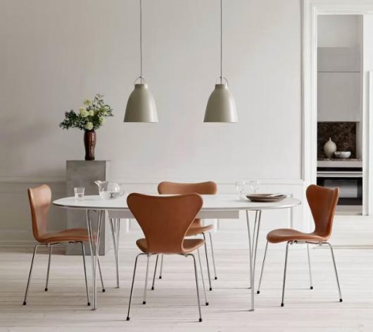 덴마크 가구업체인 프리츠한센의 식탁과 의자. 프리츠한센 홈페이지