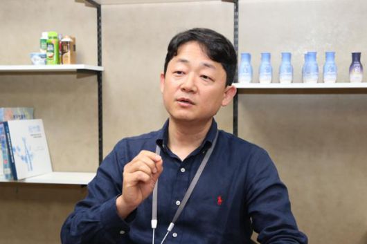 양준호 hy 연구기획팀장이 4월 24일 경기 용인시 hy중앙연구소에서 한국일보와 인터뷰를 하고 있다. hy 제공