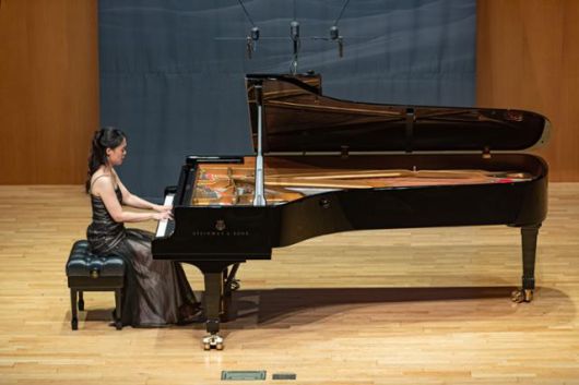 피아니스트 손열음이 23일 서울 서대문구 금호아트홀 연세에서 열린 박성용 금호그룹 명예회장 20주기 추모 음악회에서 연주하고 있다. 금호문화재단 제공피아니스트 손열음이 23일 서울 서대문구 금호아트홀 연세에서 열린 박성용 금호그룹 명예회장 20주기 추모 음악회에서 연주하고 있다. 금호문화재단 제공