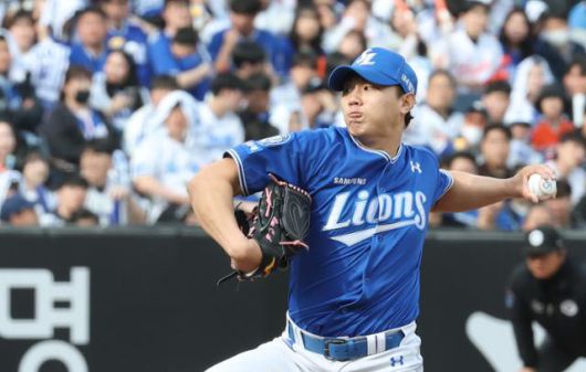 삼성 배찬승이 역투하고 있다. 뉴스1