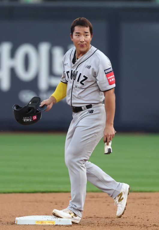 KT의 신예 거포 안현민. 뉴스1