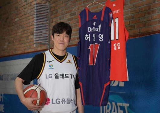 포즈를 취하고 있는 허일영. 강예진 기자