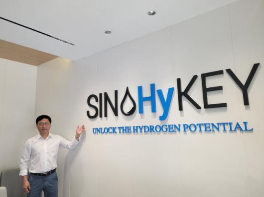 쩌우위취안 홍지촹능(시노하이키) 최고경영자(CEO)가 16일 중국 광저우 본사에서 회사의 성장 과정을 설명하고 있다. 광저우=신혜정 기자