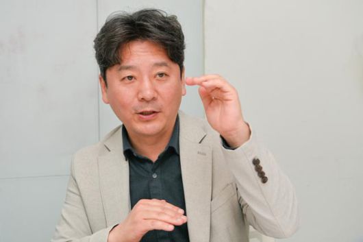 안동욱 미소정보기술 대표는 많은 사람이 1인 기업에 투자할 수 있는 시대가 돼야 한다며 AI 덕분에 1인 기업을 손쉽게 만들고 여기에 국민들이 투자할 수 있는 시대가 되면 우리나라가 AI 강국이 될 것이라고 주장했다. 남동균 인턴기자