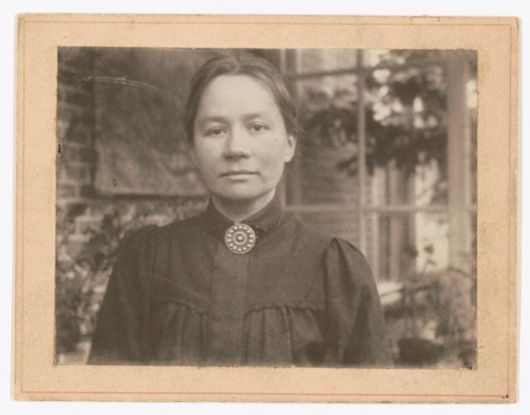 테오의 아내인 요 반 고흐 봉어르. 그는 남편의 유지를 받들어 빈센트 반 고흐의 작품을 알리는 데 평생을 헌신했다. 아트북스 제공