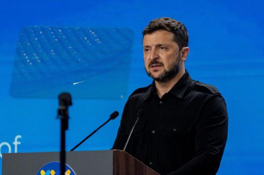 러시아가 우크라이나를 침공 중인 지난 6일 볼로디미르 젤렌스키 우크라이나 대통령이 키이우에서 열린 제3차 연례 도시 및 지역 국제 정상회담에서 연설하고 있다. 키이우=AFP 연합뉴스