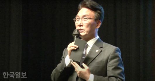 김민석 국무총리 후보자가 2023년 12월 27일 강씨의 저서 출판기념회에서 축사하고 있다. 유튜브 캡처