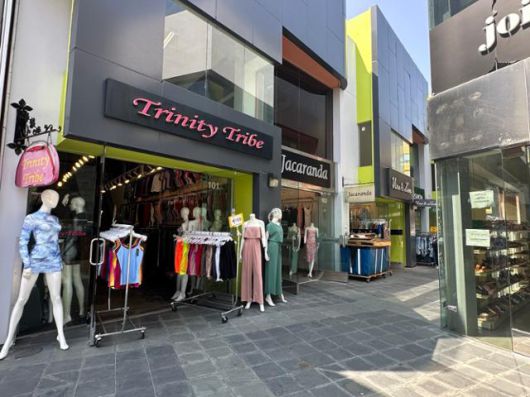 6일 미국 이민세관단속국(ICE)이 급습한 것으로 알려진 미국 캘리포니아주 로스앤젤레스 자바시장의 거리가 9일 인적 없이 한산하다. 사진에 찍힌 매장들은 기사와 직접적인 관련이 없다. 로스앤젤레스=이서희 특파원