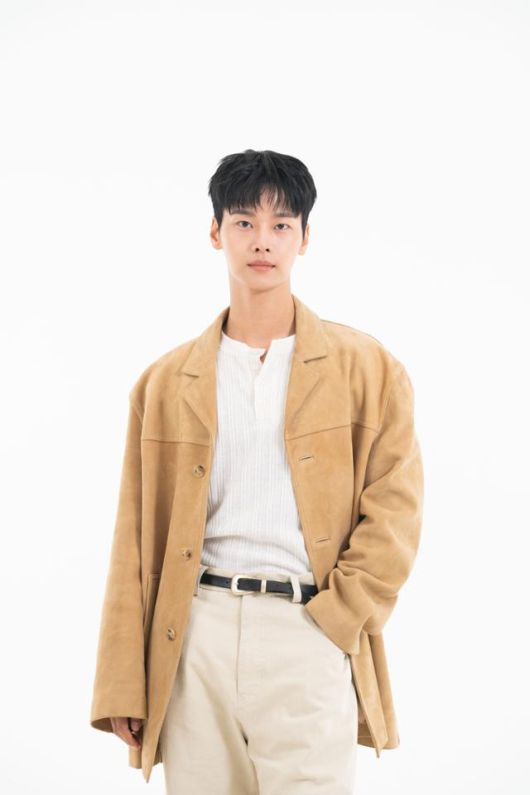 차학연이 '태양의 노래'를 위해 했던 노력을 떠올렸다. 바이포엠스튜디오 제공