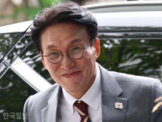 김민석 국무총리 후보자가 10일 서울 종로구 금융감독원 연수원에 마련된 인사청문회 준비단 사무실로 출근하고 있다. 최주연 기자