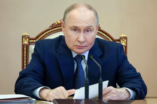 11일 새 무기 조달 계획 회의에 참석한 블라디미르 푸틴 러시아 대통령. 그는 이날 '3대 핵전력'에 대한 우선순위를 강조했다. 모스크바=AP 뉴시스