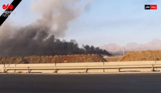 이스라엘이 13일 이란의 핵 및 군사 시설에 대한 공습을 단행했다고 발표한 후, 나탄즈에서 폭발로 연기가 피어오르는 모습. 나탄즈=IRINN AFP 연합뉴스