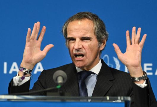라파엘 그로시 국제원자력기구(IAEA) 사무총장이 지난 9일 오스트리아 빈에서 기자회견을 열고 이란의 미신고 핵시설 운영을 규탄하고 있다. 빈=AFP 연합뉴스