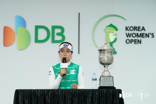 이동은이 제39회 한국여자오픈에서 우승한 후 소감을 전하고 있다. 대회조직위원회 제공
