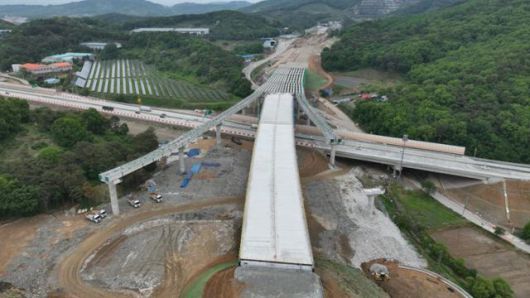 아산시 인주산업공단과 염치읍을 지나는 고속도로 공사가 한창이다. 아산시 제공