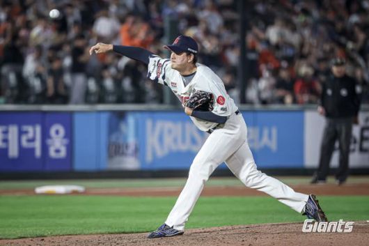 김원중 18일 한화전 역투. 롯데 제공