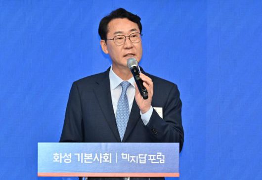 정명근 화성특례시장이 19일 서울 강남구 코엑스에서 '모두가 행복한 도시, 화성형 기본사회'를 주제로 개최한 '2025 미지답 화성 포럼'의 환영사를 하고 있다. 홍인기 기자